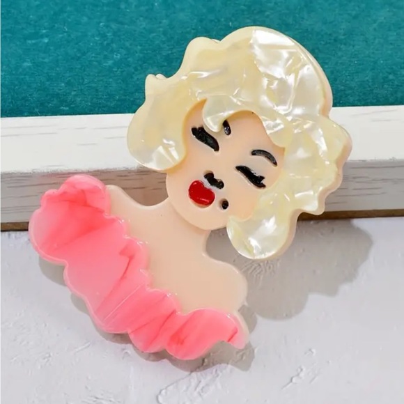 Marilyn Monroe Brooch Pin - Picture 3 of 6